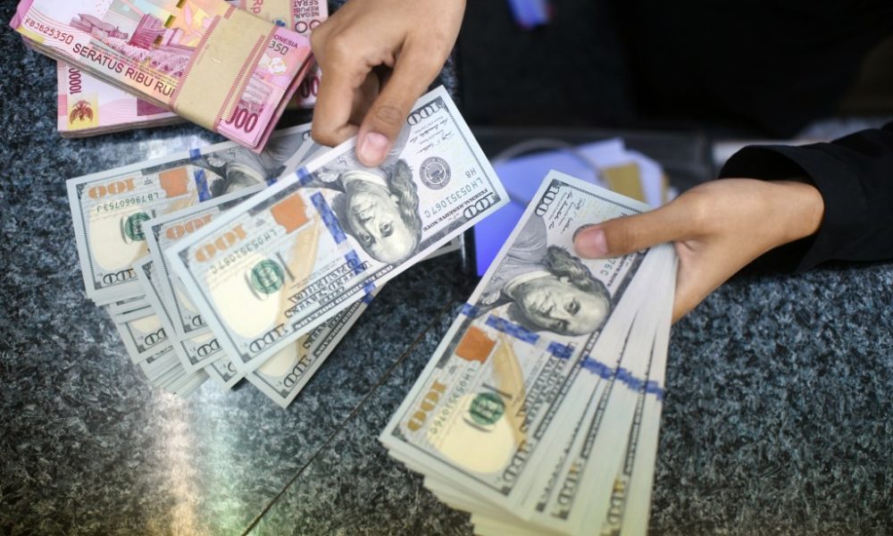 Dollar Turun ke Rp.13.900